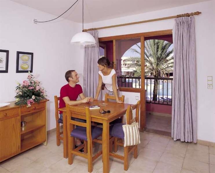 Globales Aparthotel Bouganvilla Sa Coma  Exterior photo